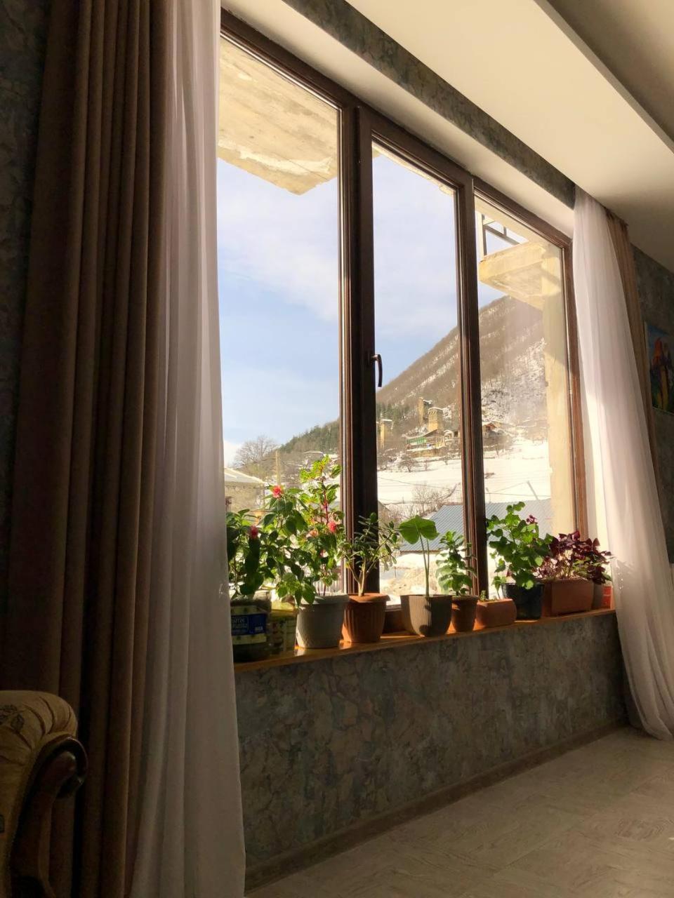 Отель Ninama Местия Экстерьер фото